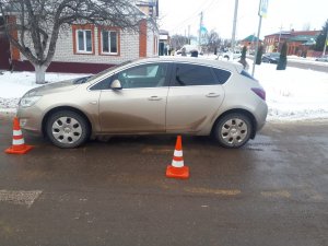 В Усманском районе женщина попала под колеса иномарки